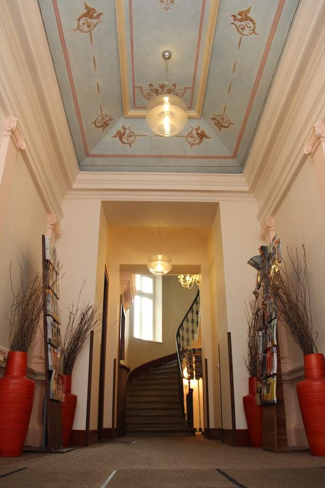 Hotel Unique